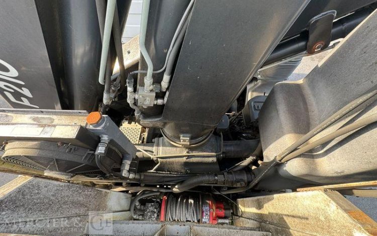 MERCEDES ACTROS 2532 PORTE ENGIN AVEC GRUE FASSI 210 – PTAC : 26 T – DIESEL – ANNEE 2008 BLANC EK-275-PF