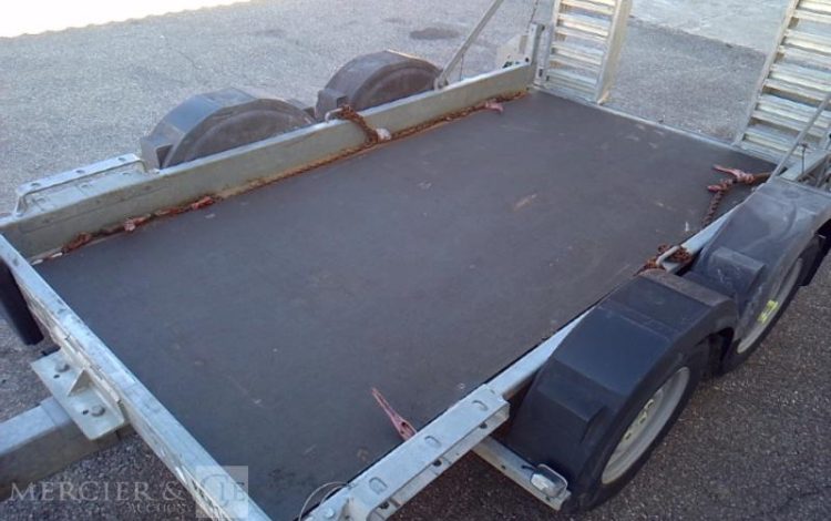 HUBIERE REMORQUE PORTE ENGIN 2T8  EK-996-EB