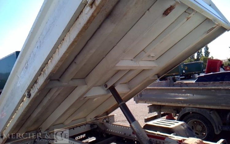 IVECO 35C12 BENNE SIMPLE CABINE COFFRE – NON ROULANT  EL-526-MN