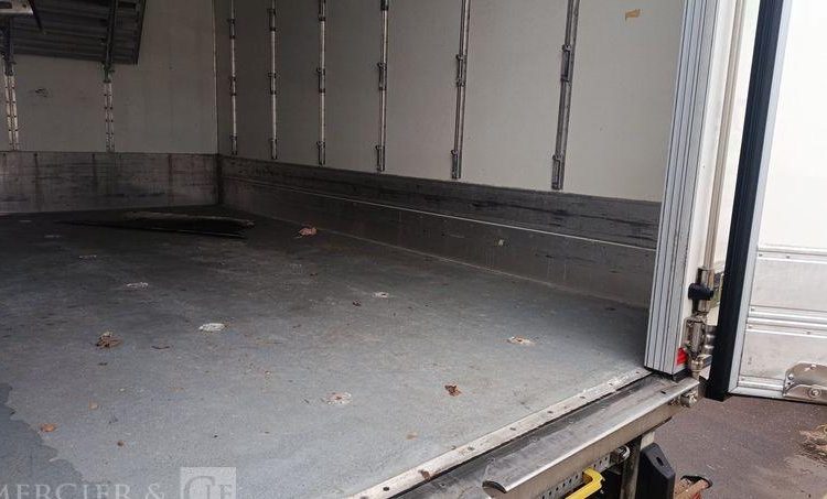 IVECO EUROCARGO 80-120 AVEC GROUPE FROID EN DESIGNATION – DIESEL – 428362 KMS BLANC EN-540-MG