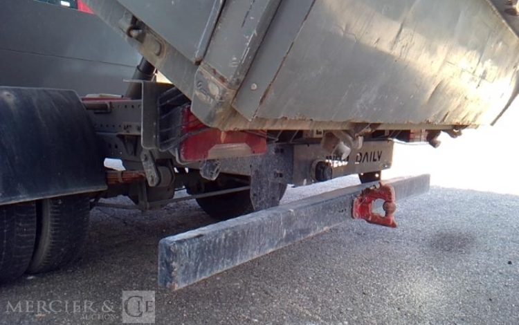 IVECO 35-120 BENNE SIMPLE CABINE COFFRE ROUGE EQ-622-HV