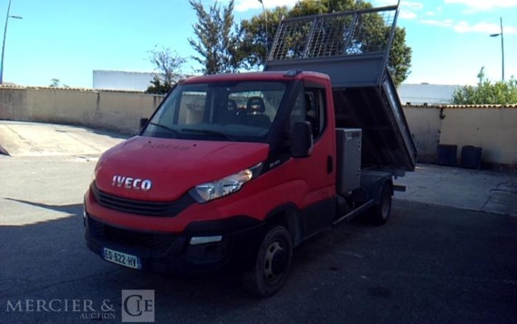 IVECO 35-120 BENNE SIMPLE CABINE COFFRE ROUGE EQ-622-HV