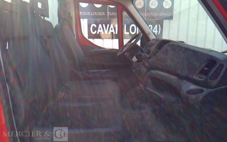 IVECO 35-120 BENNE SIMPLE CABINE COFFRE ROUGE EQ-622-HV