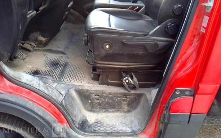 IVECO 35-120 BENNE SIMPLE CABINE COFFRE ROUGE EQ-622-HV