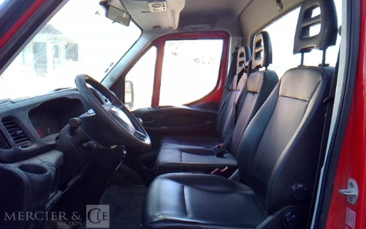 IVECO 35-120 BENNE SIMPLE CABINE COFFRE ROUGE EQ-622-HV