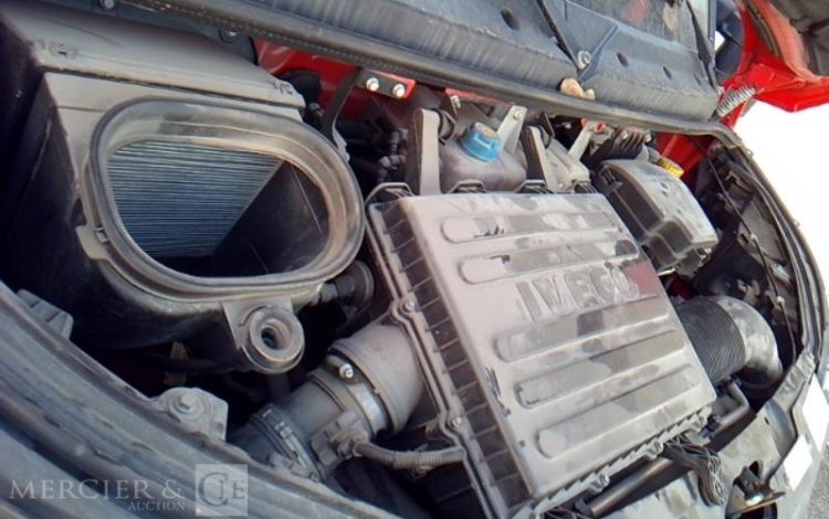 IVECO 35-120 BENNE SIMPLE CABINE COFFRE ROUGE EQ-622-HV