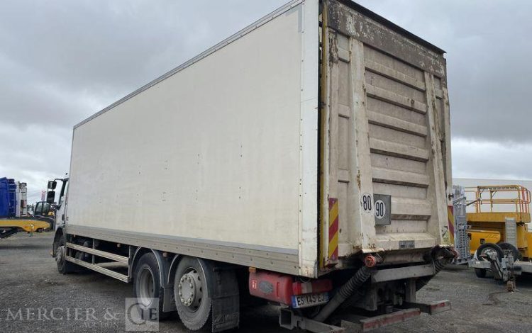 RENAULT D26 WIDE P6X2 320ch E6 FOURGON 26T HAYON BLANC ES-145-EJ