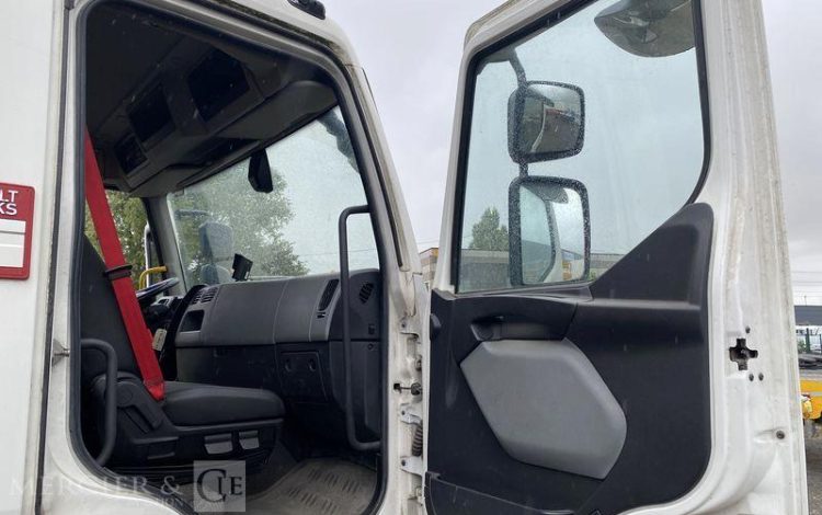 RENAULT D26 WIDE P6X2 320ch E6 FOURGON 26T HAYON BLANC ES-145-EJ