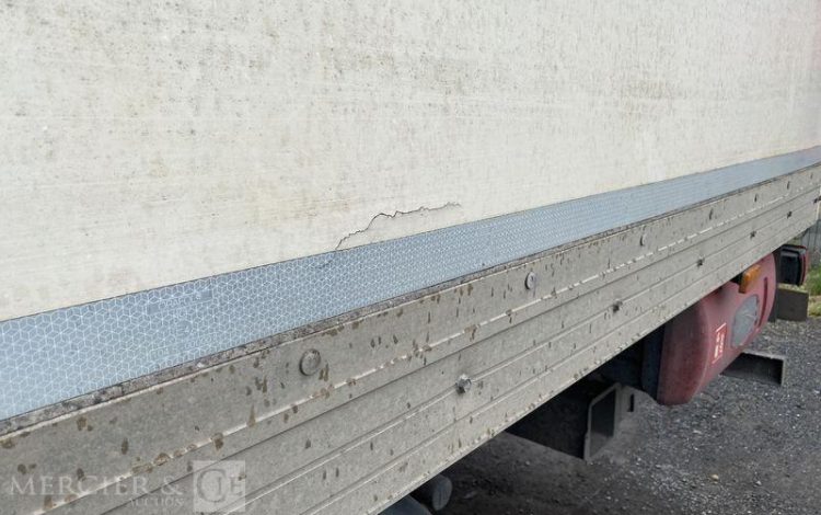 RENAULT D26 WIDE P6X2 320ch E6 FOURGON 26T HAYON BLANC ES-145-EJ