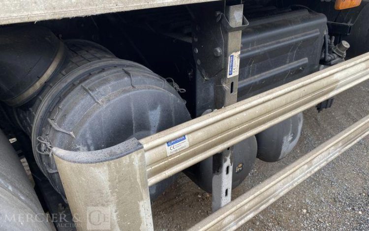 RENAULT D26 WIDE P6X2 320ch E6 FOURGON 26T HAYON BLANC ES-145-EJ
