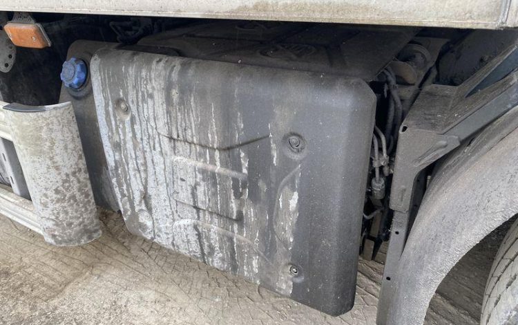 RENAULT D26 WIDE P6X2 320ch E6 FOURGON 26T HAYON BLANC ES-145-EJ
