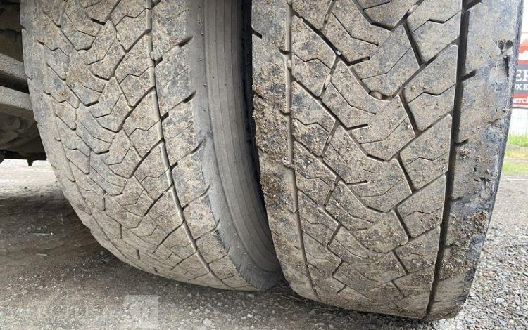 RENAULT D26 WIDE P6X2 320ch E6 FOURGON 26T HAYON BLANC ES-145-EJ
