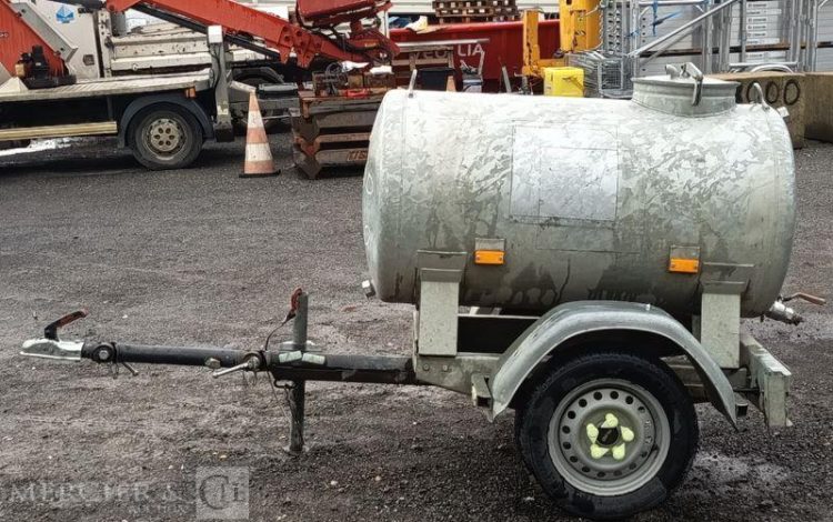 HUBIERE REMORQUE CITERNE 500L  ES-639-MZ