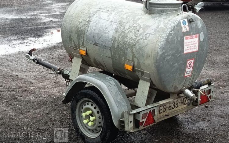 HUBIERE REMORQUE CITERNE 500L  ES-639-MZ