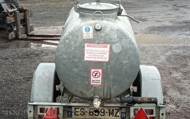 HUBIERE REMORQUE CITERNE 500L  ES-639-MZ