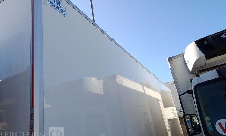 IVECO STRALIS 330E6 – ISOTHERME – EN DESIGNATION – PTAC : 19 TONNES – GAZ – 280880 KMS BLANC ES-900-YG