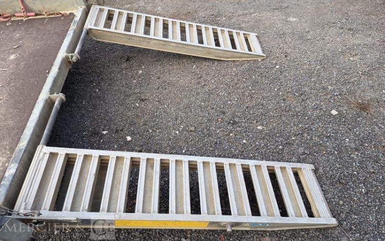 HUBIERE REMORQUE PORTE ENGIN 2 ESSIEUX – PTAC : 3,5 TONNES – ANNEE 2018  ET-424-ZB