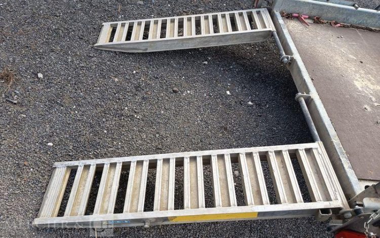 HUBIERE REMORQUE PORTE ENGIN 2 ESSIEUX – PTAC : 3,5 TONNES – ANNEE 2018  ET-424-ZB