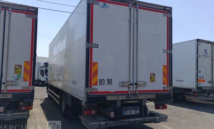 RENAULT D19 AVEC GROUPE FROID CARRIER EN DESIGNATION – DIESEL – 695786 KMS BLANC EV-967-AC