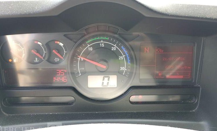 RENAULT D19 AVEC GROUPE FROID CARRIER EN DESIGNATION – DIESEL – 695786 KMS BLANC EV-967-AC
