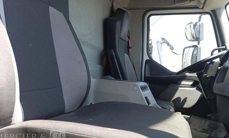 RENAULT D19 AVEC GROUPE FROID CARRIER EN DESIGNATION – DIESEL – 695786 KMS BLANC EV-967-AC
