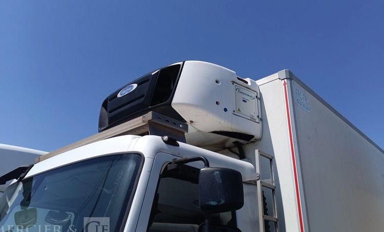 RENAULT D19 AVEC GROUPE FROID CARRIER EN DESIGNATION – DIESEL – 695786 KMS BLANC EV-967-AC