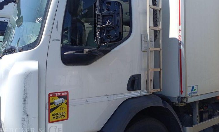 RENAULT D19 AVEC GROUPE FROID CARRIER EN DESIGNATION – DIESEL – 695786 KMS BLANC EV-967-AC