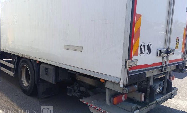 RENAULT D19 AVEC GROUPE FROID CARRIER EN DESIGNATION – DIESEL – 695786 KMS BLANC EV-967-AC