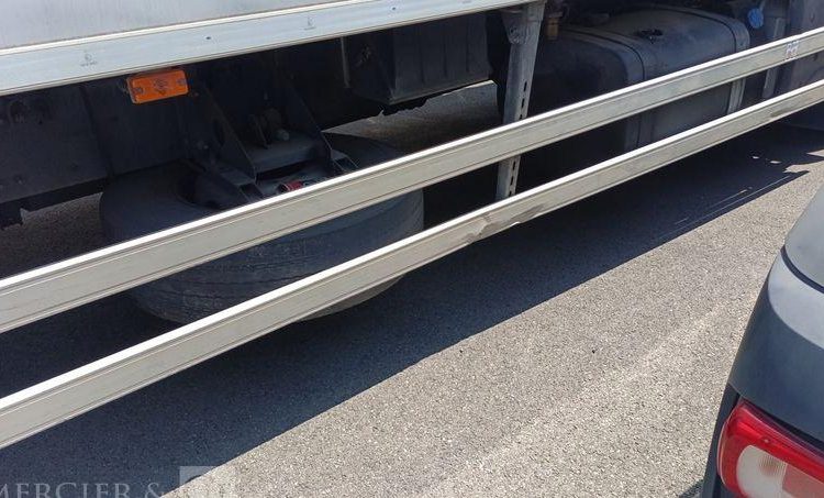 RENAULT D19 AVEC GROUPE FROID CARRIER EN DESIGNATION – DIESEL – 695786 KMS BLANC EV-967-AC