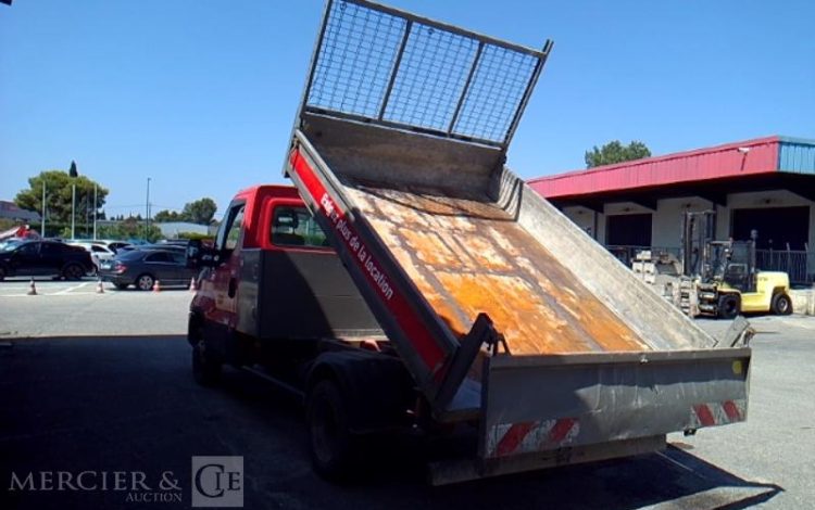 IVECO 35-120 BENNE SIMPLE CABINE COFFRE ROUGE EX-437-HA
