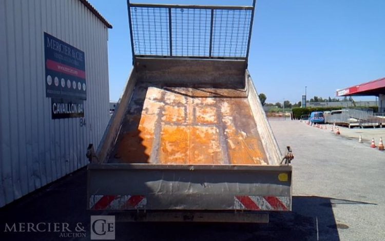 IVECO 35-120 BENNE SIMPLE CABINE COFFRE ROUGE EX-437-HA