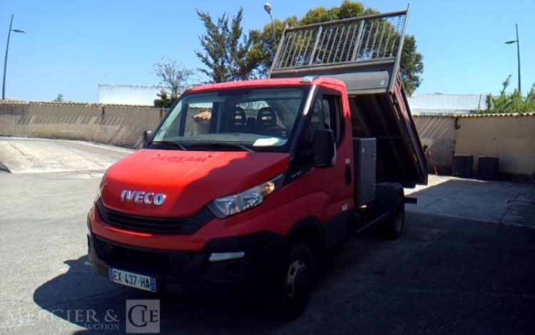 IVECO 35-120 BENNE SIMPLE CABINE COFFRE ROUGE EX-437-HA
