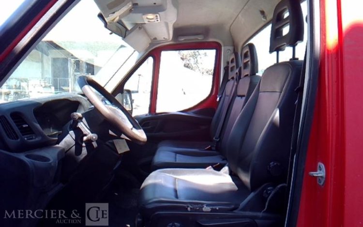IVECO 35-120 BENNE SIMPLE CABINE COFFRE ROUGE EX-437-HA
