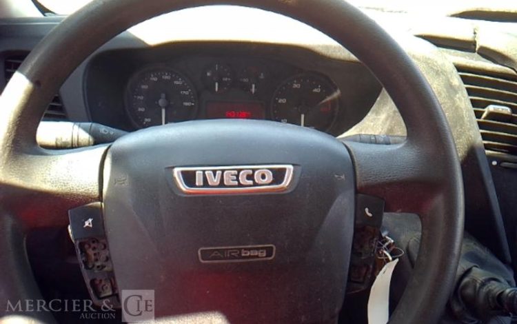 IVECO 35-120 BENNE SIMPLE CABINE COFFRE ROUGE EX-437-HA