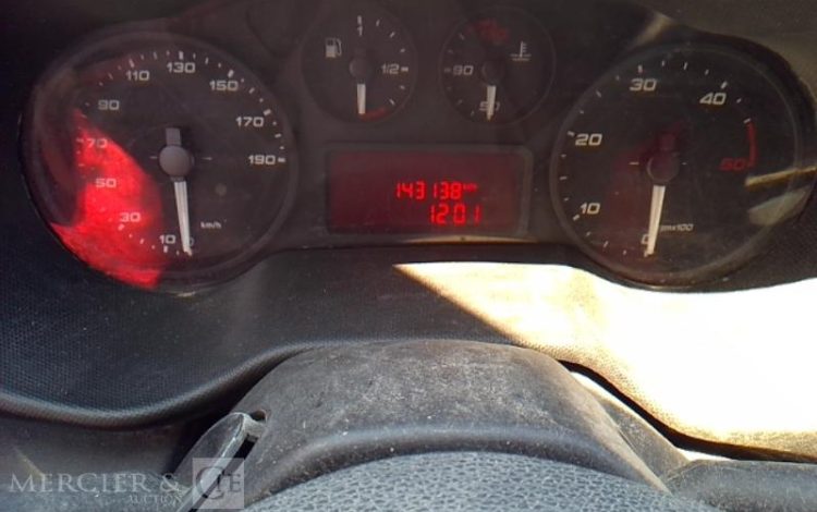 IVECO 35-120 BENNE SIMPLE CABINE COFFRE ROUGE EX-437-HA
