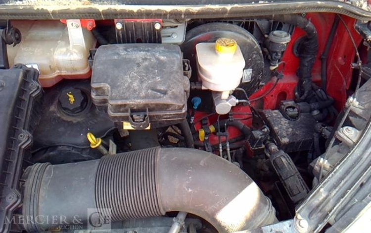IVECO 35-120 BENNE SIMPLE CABINE COFFRE ROUGE EX-437-HA