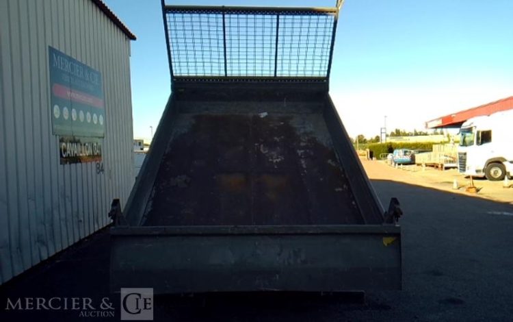 IVECO 35-120 BENNE SIMPLE CABINE COFFRE ROUGE EX-635-JW
