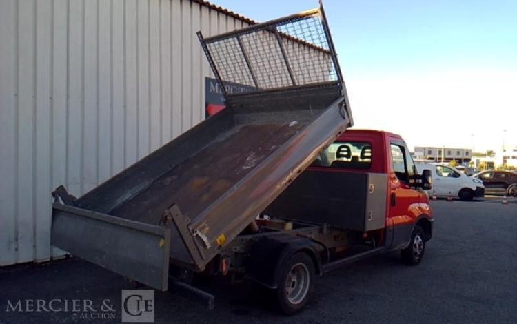 IVECO 35-120 BENNE SIMPLE CABINE COFFRE ROUGE EX-635-JW