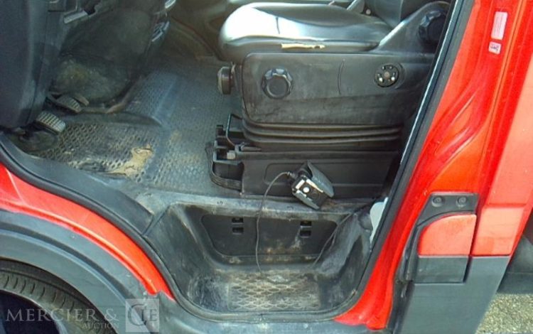 IVECO 35-120 BENNE SIMPLE CABINE COFFRE ROUGE EX-635-JW