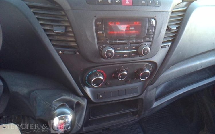 IVECO 35-120 BENNE SIMPLE CABINE COFFRE ROUGE EX-635-JW