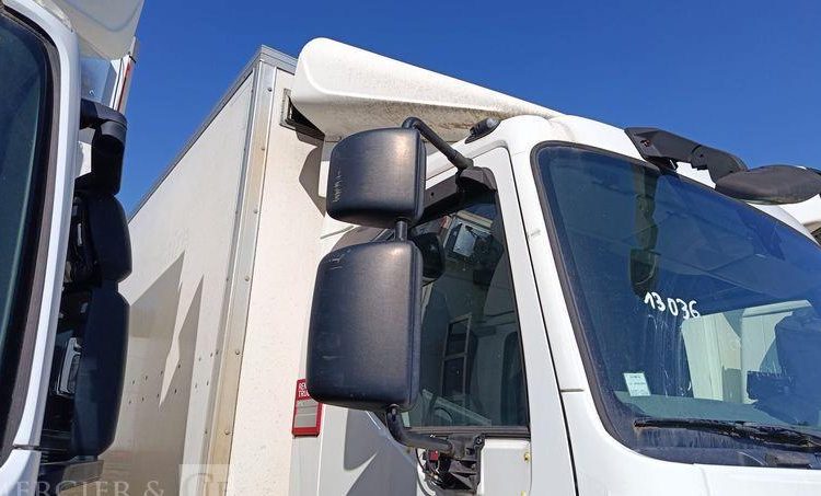 RENAULT PORTEUR D12 AVEC HAYON EN DESIGNATION – PTAC : 11,99 TONNES – DIESEL – 290210 KM BLANC FA-388-PD