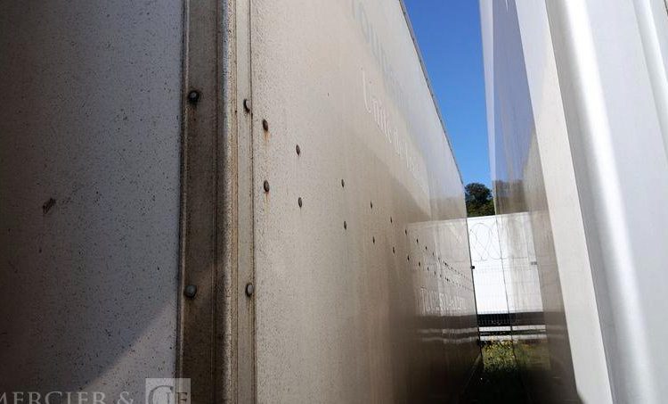 RENAULT PORTEUR D12 AVEC HAYON EN DESIGNATION – PTAC : 11,99 TONNES – DIESEL – 290210 KM BLANC FA-388-PD