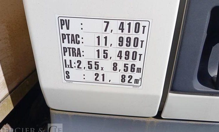 RENAULT PORTEUR D12 AVEC HAYON EN DESIGNATION – PTAC : 11,99 TONNES – DIESEL – 290210 KM BLANC FA-388-PD