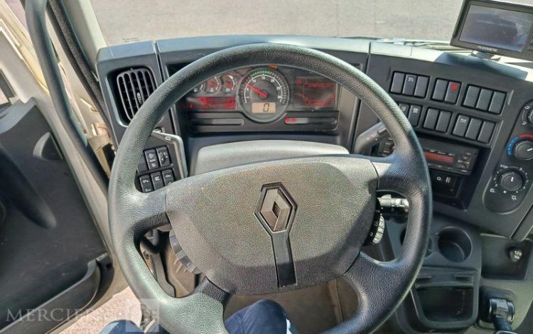RENAULT PORTEUR D12 AVEC HAYON EN DESIGNATION – PTAC : 11,99 TONNES – DIESEL – 290210 KM BLANC FA-388-PD