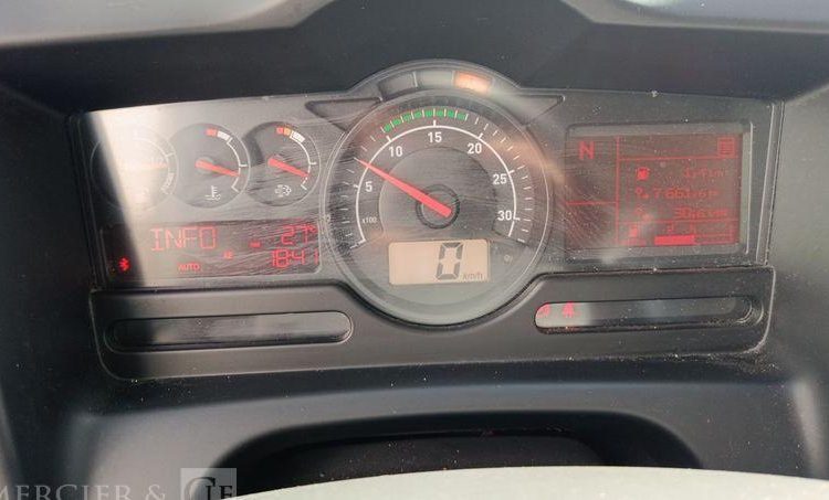 RENAULT PORTEUR D12 AVEC HAYON EN DESIGNATION – PTAC : 11,99 TONNES – DIESEL – 290210 KM BLANC FA-388-PD