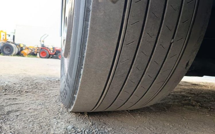 MERCEDES ACTROS 1846 PORTE VOITURE PTAC : 19 TONNES –  DIESEL – 533328 KMS – ANNEE 2018 VIOLET FA-410-WR