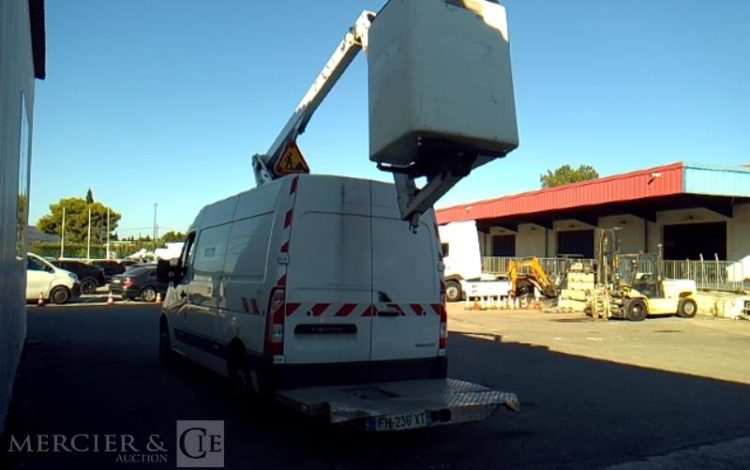 RENAULT MASTER NACELLE SUR VL 12M – 2354H – BLANC FH-236-XT