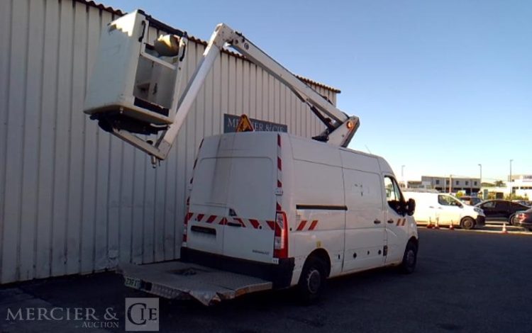 RENAULT MASTER NACELLE SUR VL 12M – 2354H – BLANC FH-236-XT