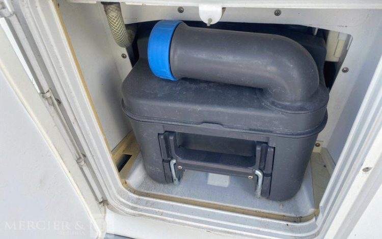CNSE ABRIS DE CHANTIER 9M2 ISOLE + WC  FK-600-VE