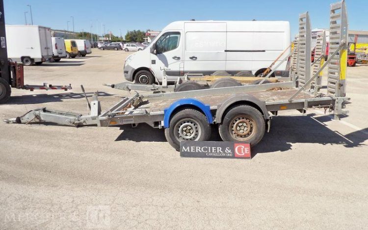 HUBIERE REMORQUE PORTE ENGIN 2T8  FP-338-JC